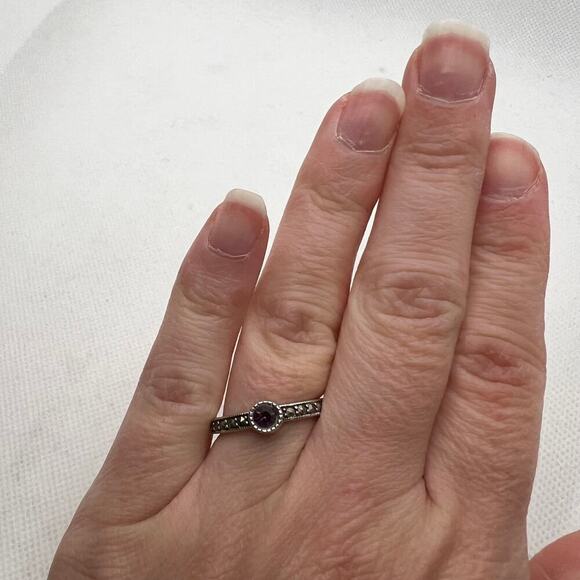 Purple gem ring with VII inscribed victorian textured silver ring band - size 7 - Picture 7 of 9